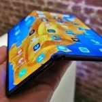 1.-Smartphone-dengan-Layar-Fleksibel