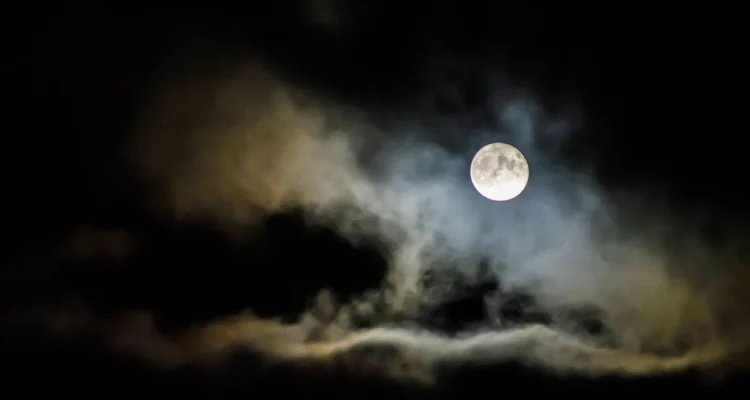 Bulan Bisa Terbentuk