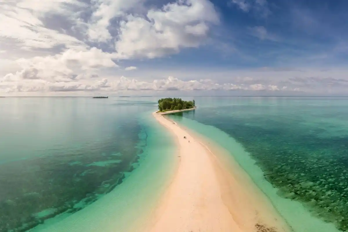 Pulau Morotai Wisata Sejarah dan Alam Terkenal 2025